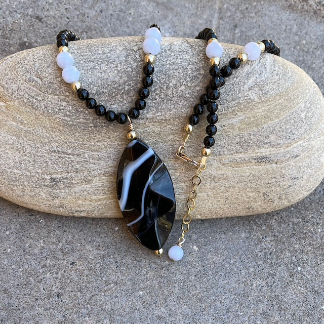 Black agate stone pendant necklace